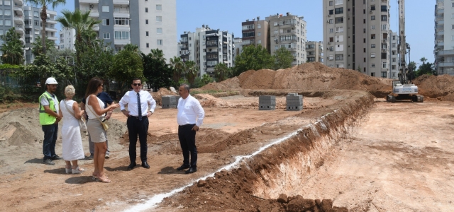 Başkan Abdullah Özyiğit, kent kütüphanesinin inşaat alanını inceledi...