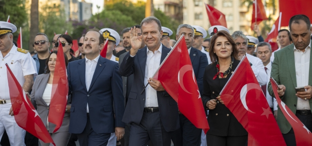 BAŞKAN SEÇER, CUMHURİYET’İN 101. YAŞINI KUTLAMAK İÇİN GENÇLERLE ‘BAYRAK YÜRÜYÜŞÜ’NDE BULUŞTU...