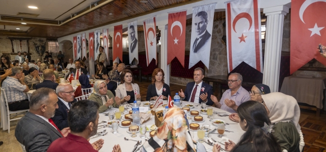 BAŞKAN SEÇER KIBRIS BARIŞ HAREKÂTI’NIN 50. YIL DÖNÜMÜ ONURUNA YEMEK VERDİ...