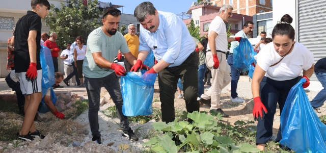 Başkan Yıldız, Mahalle Temizliğinde...