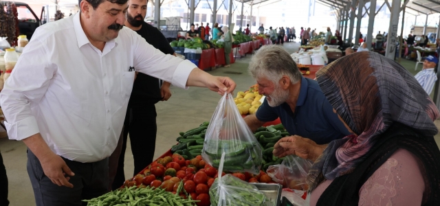 BAŞKAN YILDIZ, ÜRETİCİ VE KÖYLÜ PAZARINI GEZDİ...