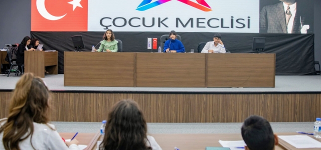 BÜYÜKŞEHİR ÇOCUK MECLİSİ’NDE KADINA ŞİDDET VE AKRAN ZORBALIĞINA DİKKAT ÇEKİLDİ...