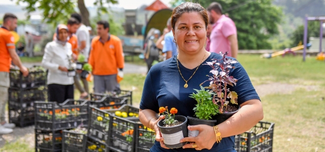 BÜYÜKŞEHİR SİNEKLE MÜCADELEDE TIBBİ VE AROMATİK BİTKİLERİ DE KULLANIYOR...