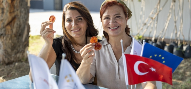 BÜYÜKŞEHİR, YENİLENEBİLİR ENERJİLERİ DESTEKLERKEN KADIN İSTİHDAMINA DA KATKI SUNUYOR...