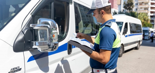 BÜYÜKŞEHİR ZABITASINDAN OKUL SERVİSLERİNE DENETİM...