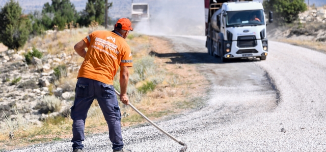 Büyükşehir’den Silifke’de Yol Çalışması...