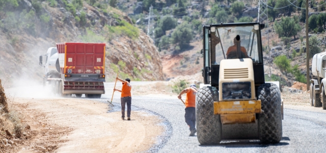 BÜYÜKŞEHİR’İN KIRSALDA YOL ÇALIŞMALARI DEVAM EDİYOR...  