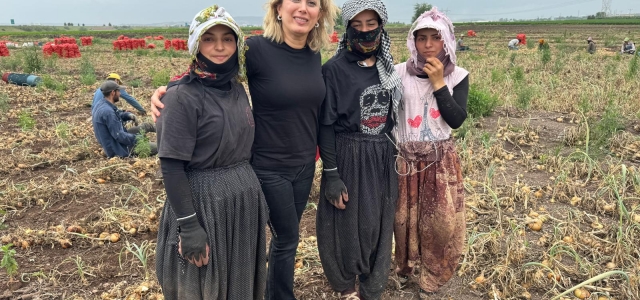 CHP’li Aysu Kaya’dan tarım işçilerine ziyaret...