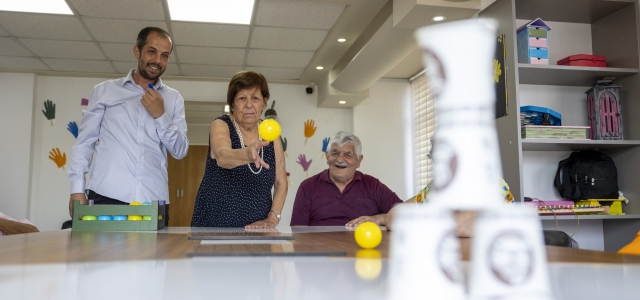 GÜLÜMSE ALZHEIMER YAŞAM MERKEZİ’NDE HASTALIĞA MEYDAN OKUYORLAR...