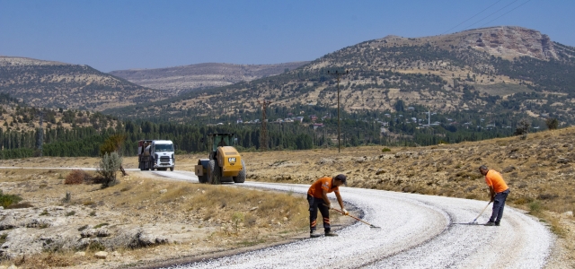 MERSİN BÜYÜKŞEHİR HER NOKTADA YOL ÇALIŞMALARINI SÜRDÜRÜYOR...