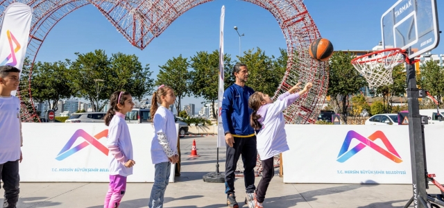 MERSİN BÜYÜKŞEHİR SPORBÜS ARACI ÇOCUKLARIN HİZMETİNDE...