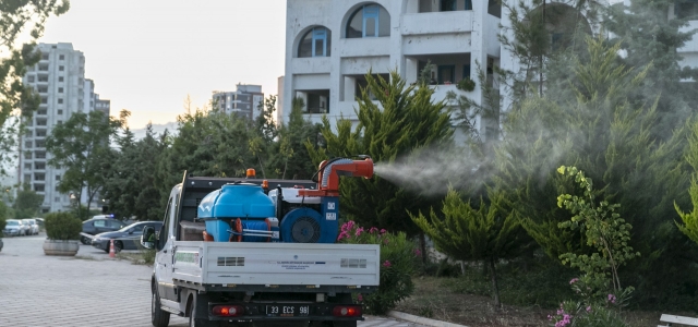 MERSİN BÜYÜKŞEHİR’İN İLAÇLAMA EKİPLERİ SAHADA...