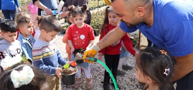 Minikler Toroslar Belediyesi Serasına Tohum Ektiler...