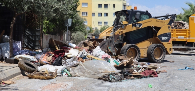 TOROSLAR BELEDİYESİ, ÇÖP EVDEN 7 KAMYON ATIK ÇIKARDI...