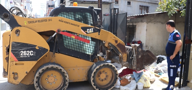 Toroslar'da Çöp Ev Temizliği...