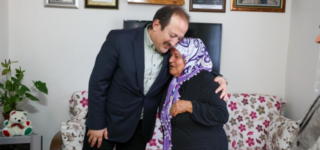 Vali Pehlivan, Anneler Günü’nde Şehit ve Depremzede Anneleriyleydi…